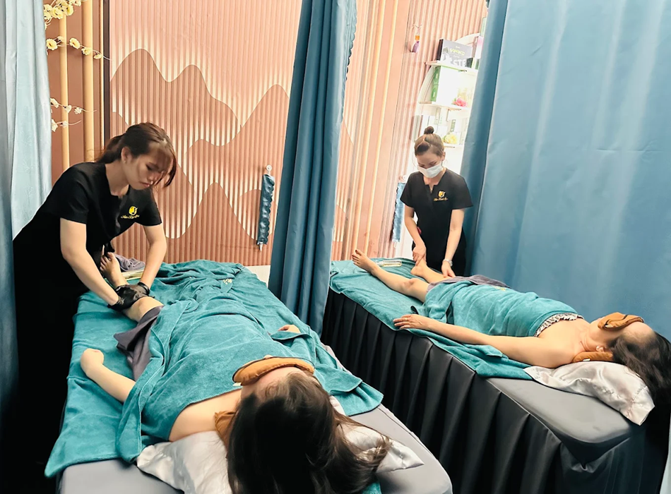 Nhân viên chuyên nghiệp, không gian thư giãn