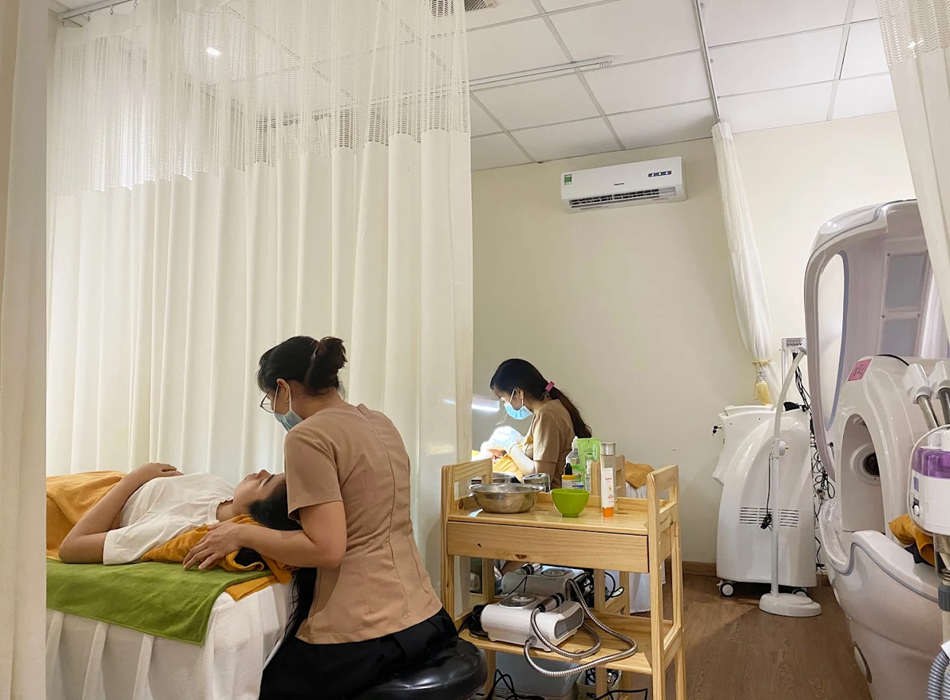 Đội ngũ chuyên viên tư vấn và kỹ thuật viên có nhiều năm kinh nghiệm