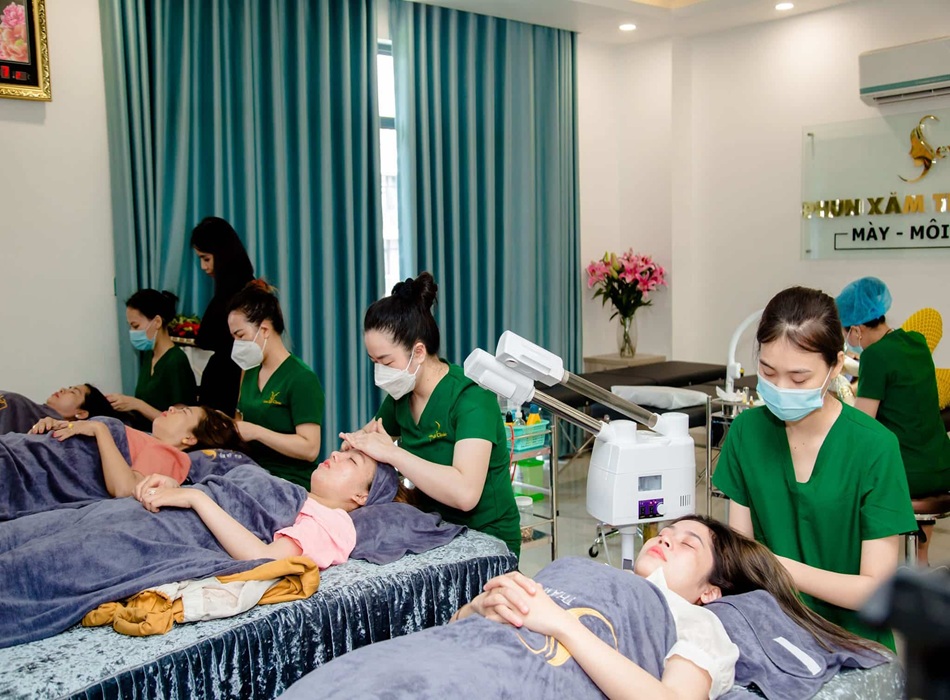 Spa sở hữu đội ngũ kỹ thuật viên giàu kinh nghiệm, tận tâm và được đào tạo bài bản