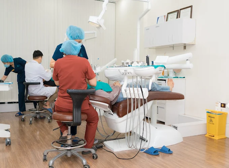 Phòng khám cung cấp đầy đủ các dịch vụ nha khoa tổng quát và chuyên sâu