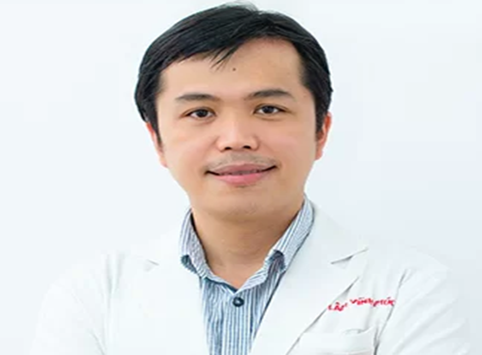 BS. Lâm Vĩnh Phúc: Thạc sĩ chuyên ngành Phẫu thuật Răng Hàm Mặt – Đại học Münster (Đức).