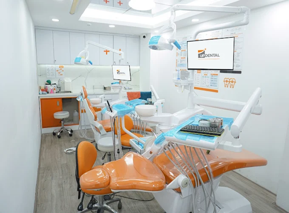 Nha khoa Up Dental trang bị đầy đủ các thiết bị chuyên dụng cho điều trị niềng răng hiện đại