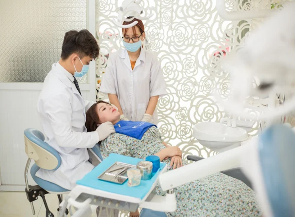 Không gian phòng khám được thiết kế hiện đại, sạch sẽ, tạo cảm giác thoải mái và dễ chịu cho khách hàng