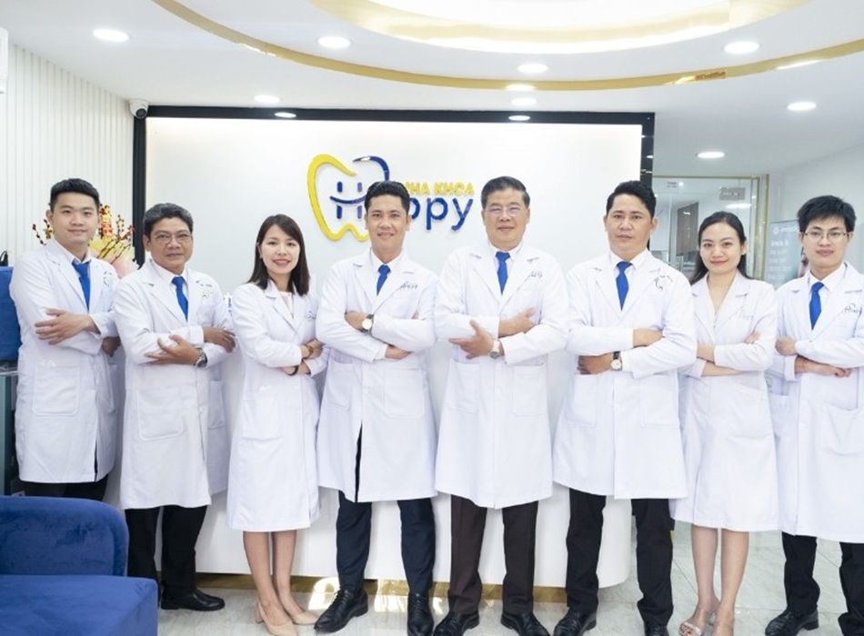 Bác sĩ tại Happy Rise có tay nghề vững, nhiều năm kinh nghiệm trong lĩnh vực nha khoa
