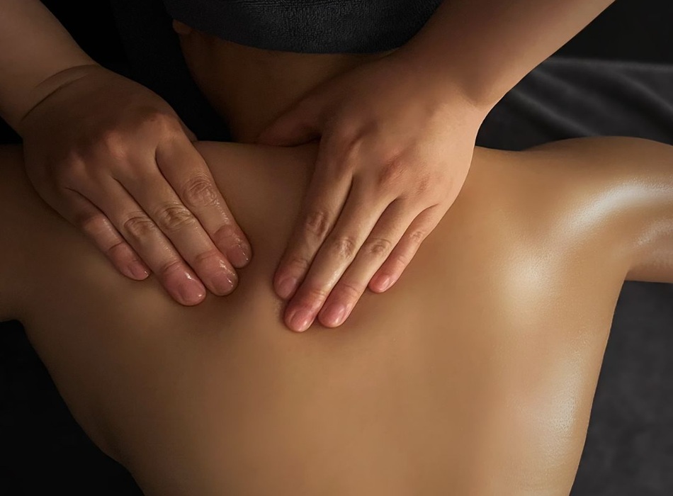 Kỹ thuật massage bấm huyệt chuyên sâu, mang lại hiệu quả thư giãn