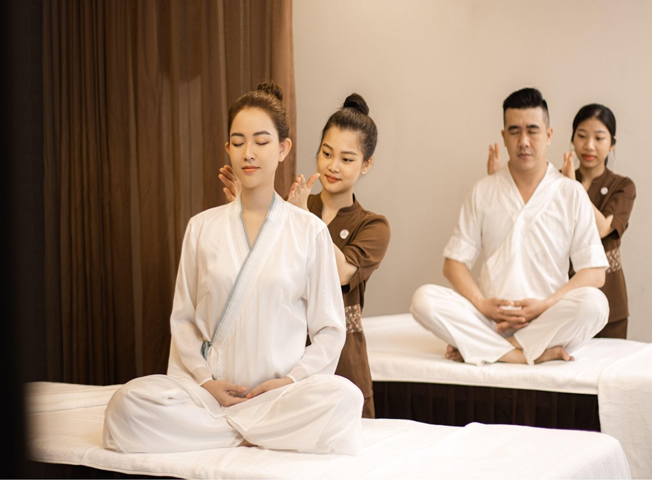 Đội ngũ kỹ thuật viên giàu kinh nghiệm, không gian trị liệu thiền định