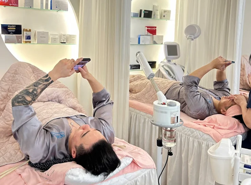 Phục vụ cho cả khách hàng nam và nữ