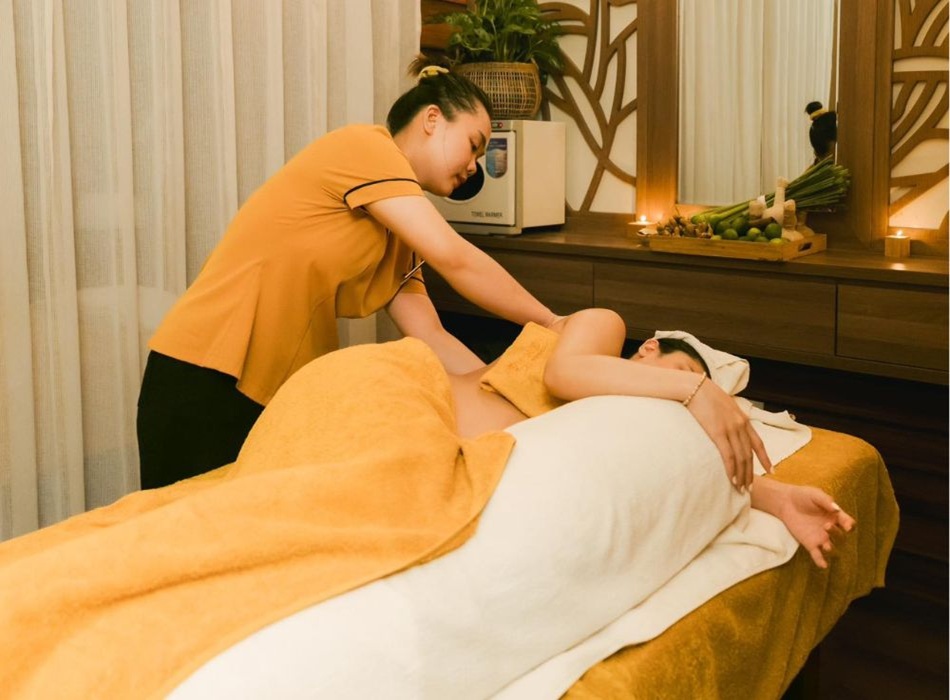 Nhân viên tay nghề cao phục vụ cho cả khách hàng mang thai