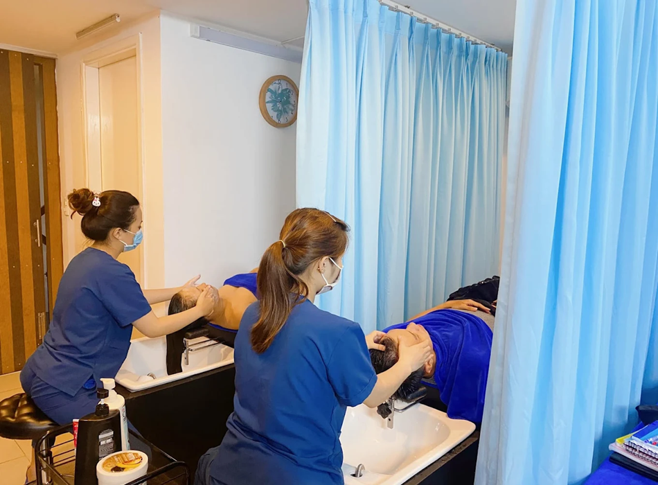 Đội ngũ nahan viên được đào tạo bài bản, giàu kinh nghiệm