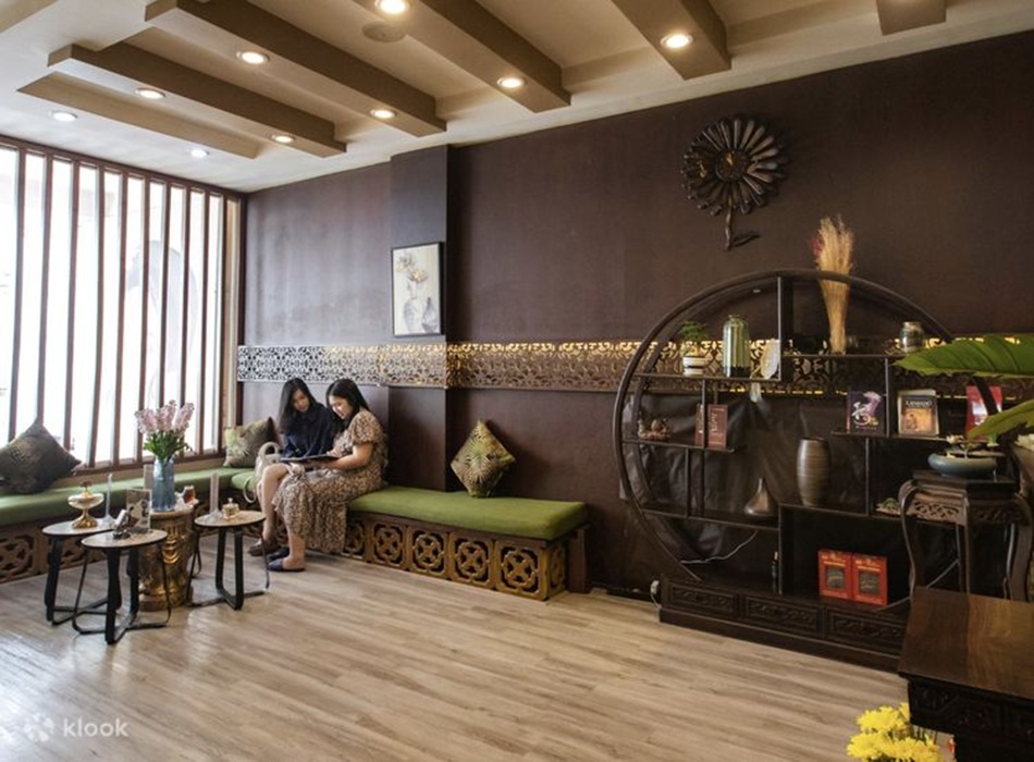 Nhân viên tận tình tư vấn, không gian thư giãn