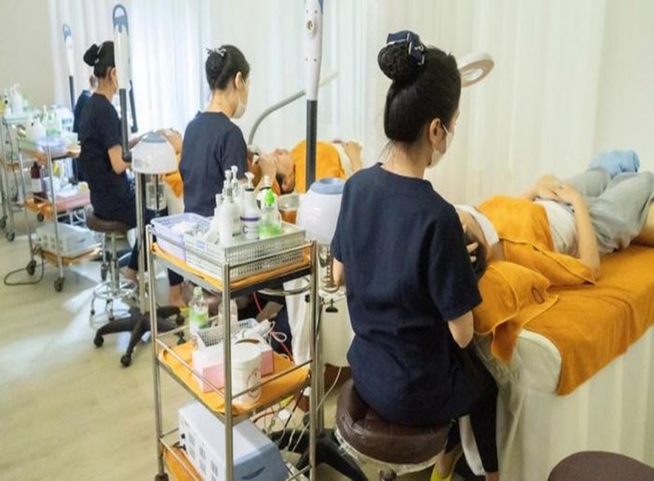 Nhân viên được đào tạo bài bản, chuyên nghiệp