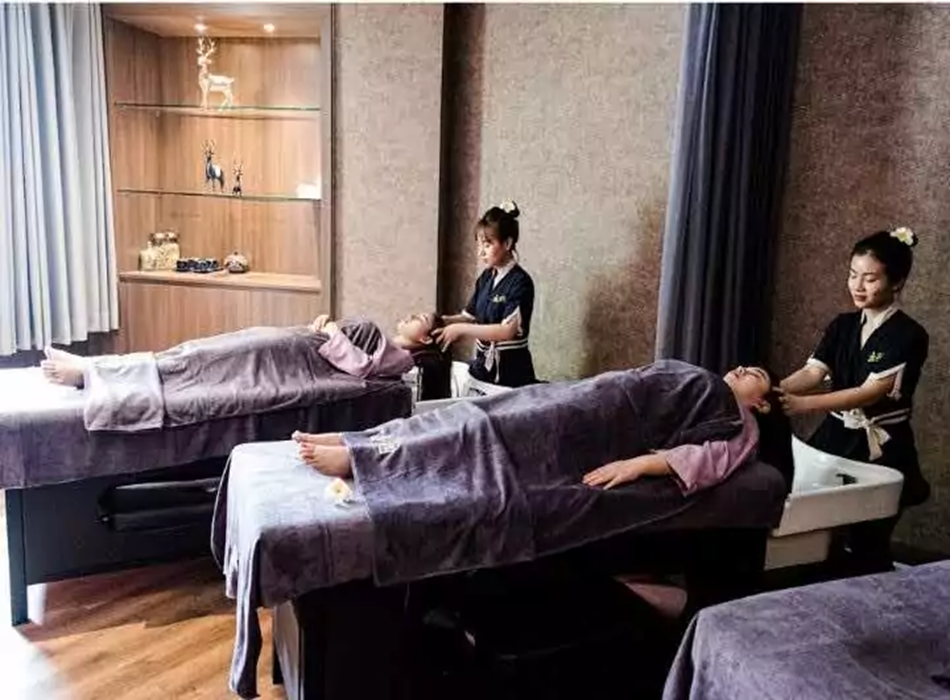 Cung cấp các liệu trình chăm sóc da đa dạng, từ cơ bản đến chuyên sâu