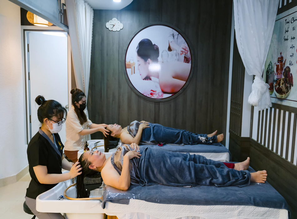 Nhân viên chuyên nghiệp, chu đáo