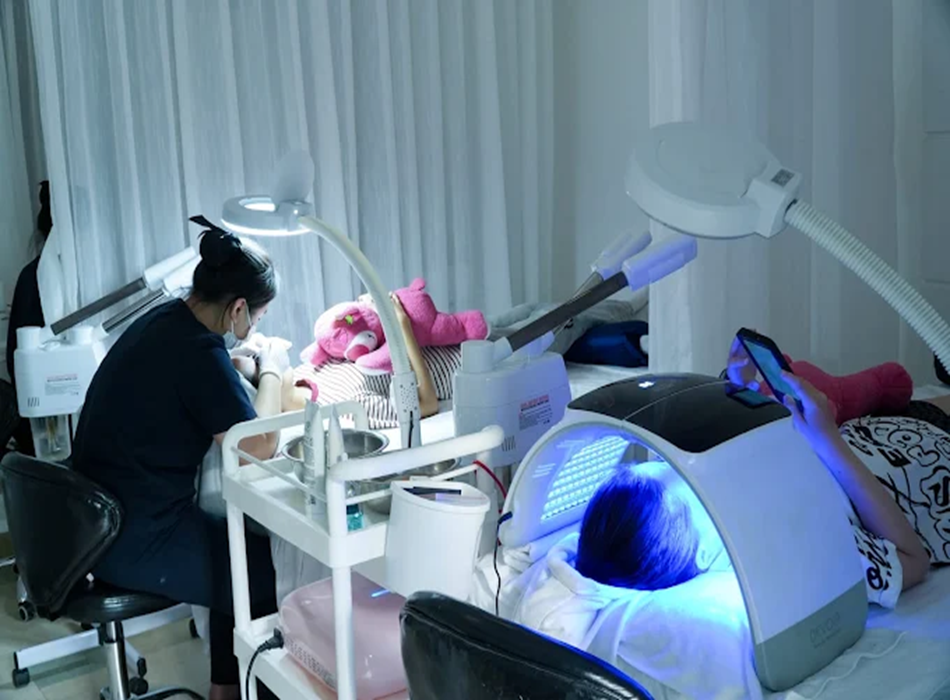 Nhân viên được đào tạo bài bản, có kinh nghiệm và tận tâm với nghề