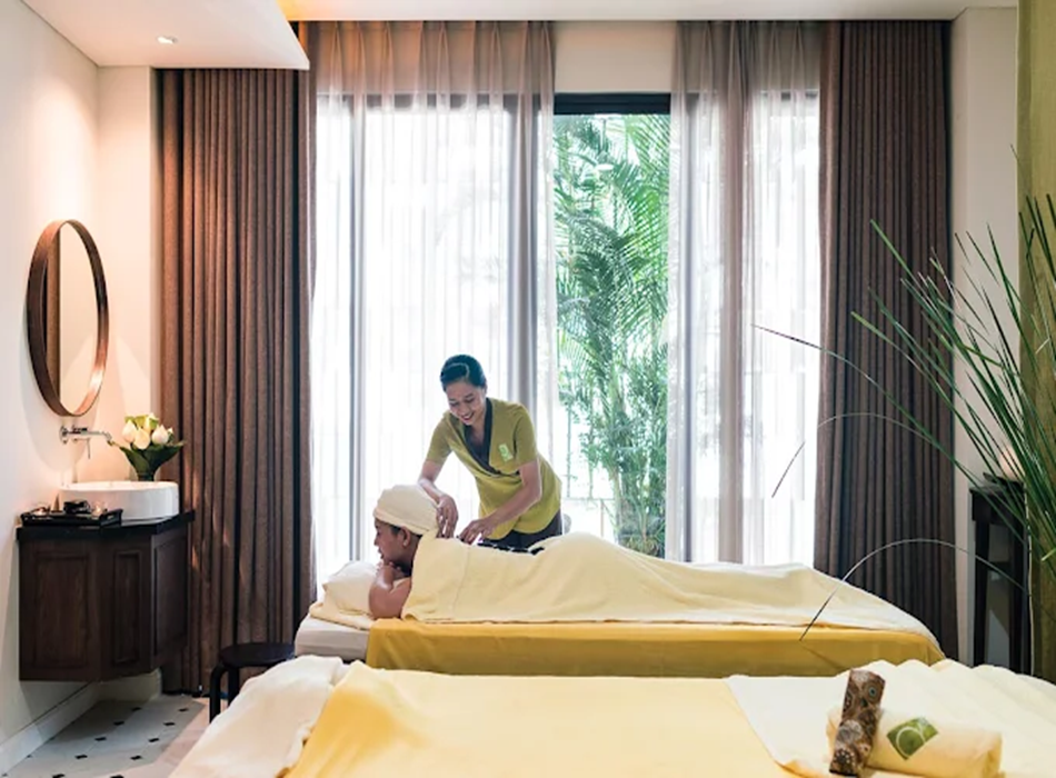 Massage thư giãn: Giúp giảm căng thẳng, mệt mỏi, tái tạo năng lượng cho cơ thể.