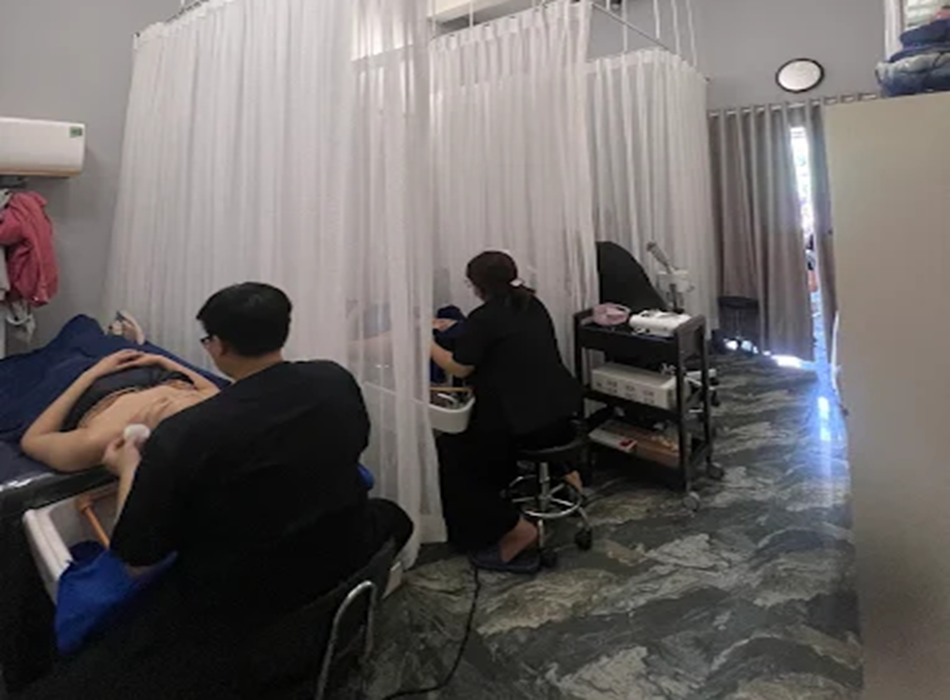 Đội ngũ kỹ thuật viên thân thiện, tay nghề vững vàng
