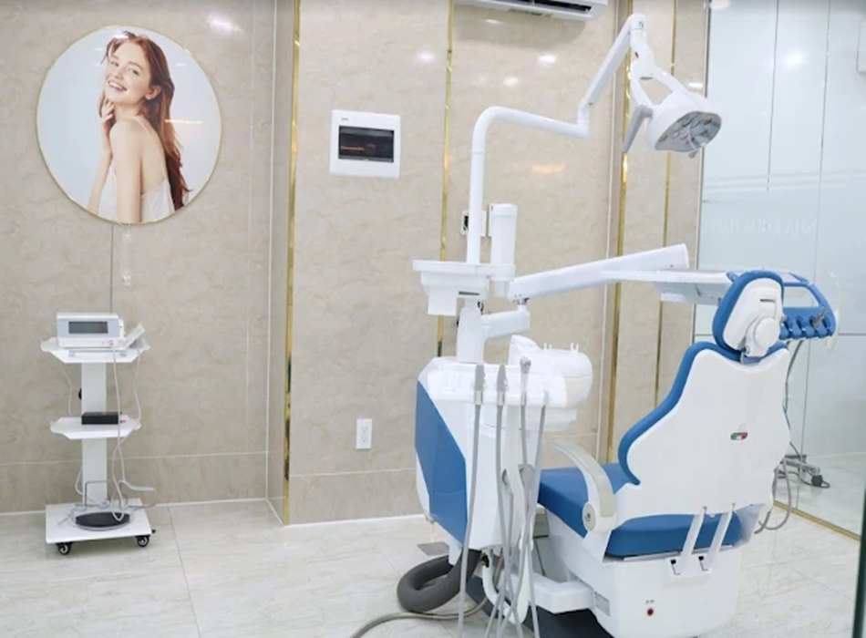 Hình ảnh thực tế cho thấy phòng khám có không gian rộng rãi, thoáng mát