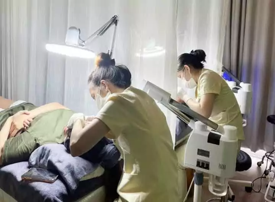 Tay nghề kỹ thuật viên vững vàng, thái độ phục vụ tận tâm