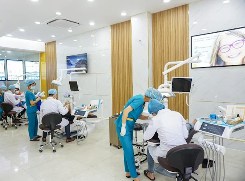 Nha khoa APEC quy tụ các bác sĩ có trình độ chuyên sâu, giàu kinh nghiệm